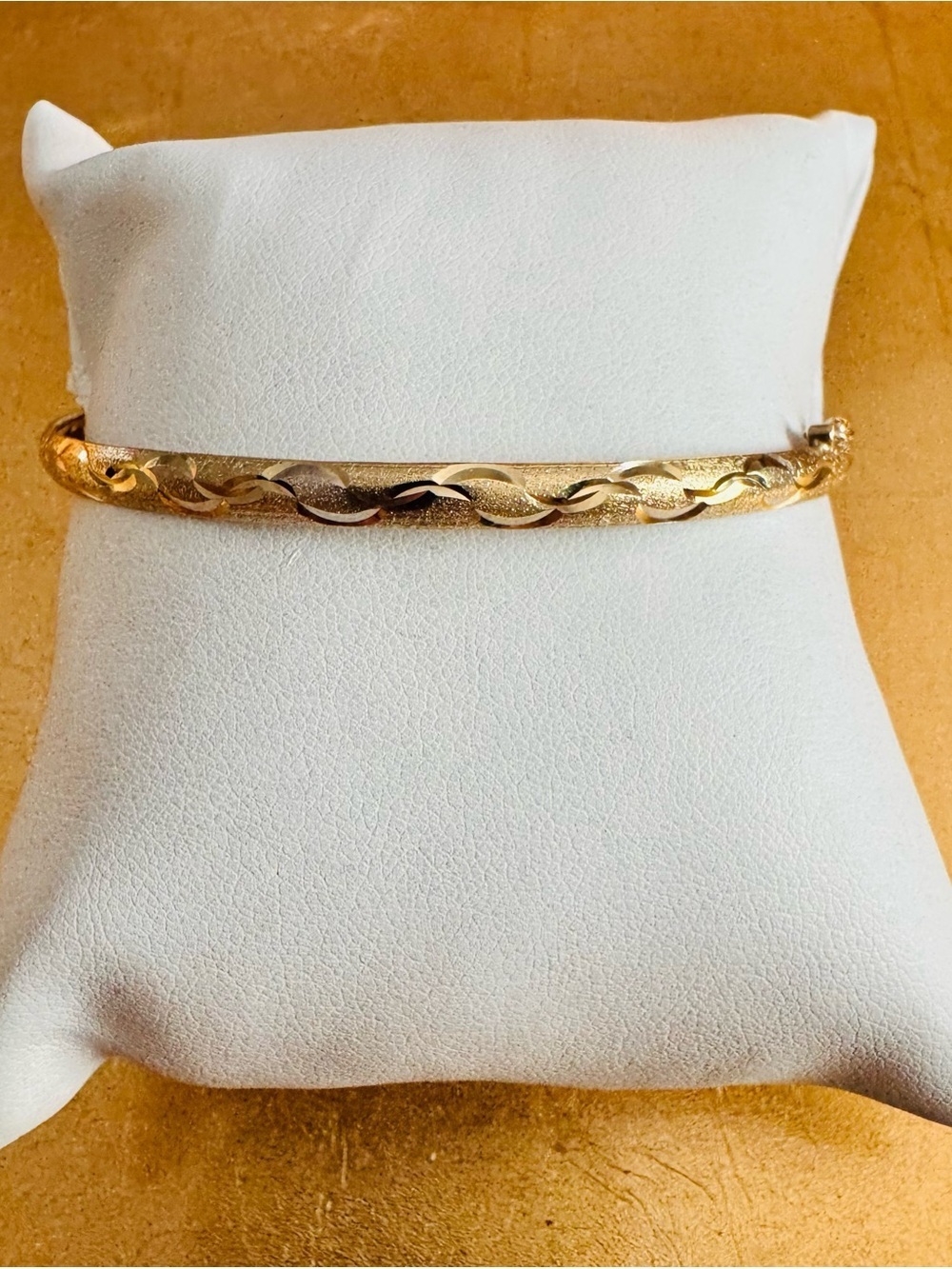 Vintage 14K Yellow Gold Etched Bangle Bracelet